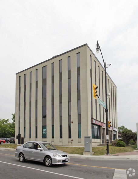 134 Queen St E, Brampton, ON à vendre - Photo de l’immeuble – Image 2 sur 2