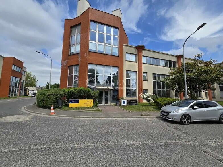 Bureau dans La Courneuve à louer - Photo de l’immeuble – Image 1 sur 7