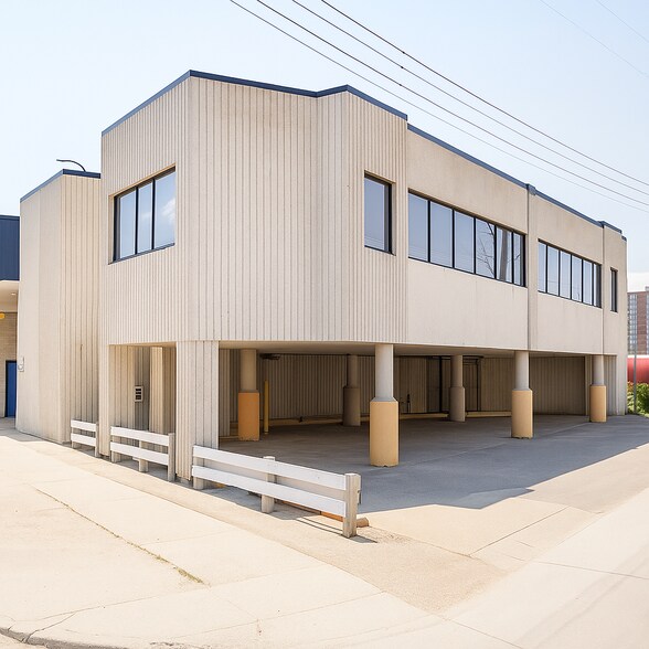 885 Portage Av, Winnipeg, MB à louer - Photo de l’immeuble – Image 2 sur 4