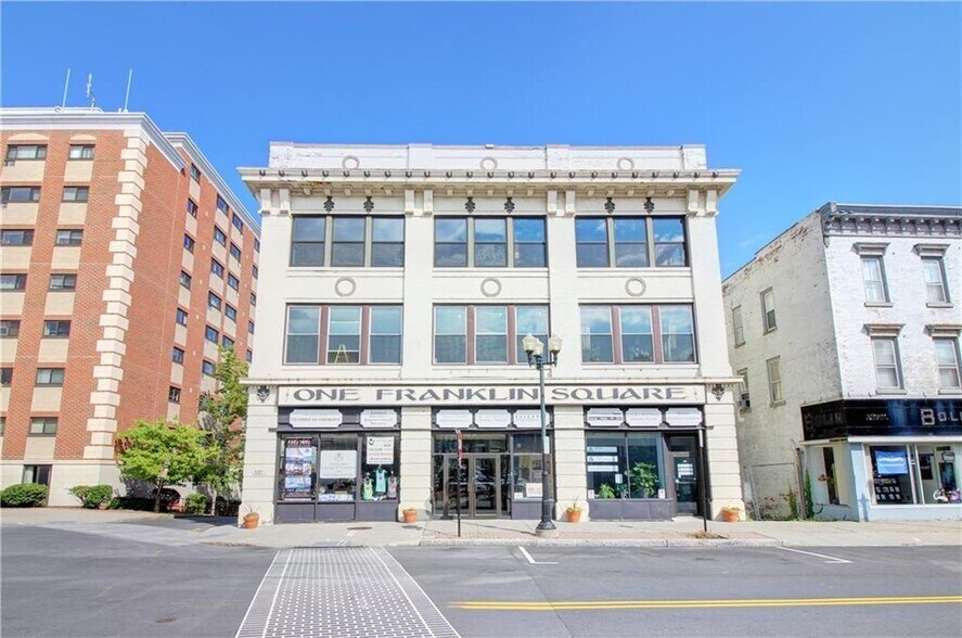 1 Franklin Sq, Geneva, NY à louer - Photo principale – Image 1 sur 11
