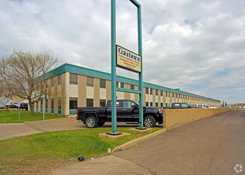 4133-4161 98th St NW, Edmonton, AB à louer - Photo de l’immeuble – Image 2 sur 9