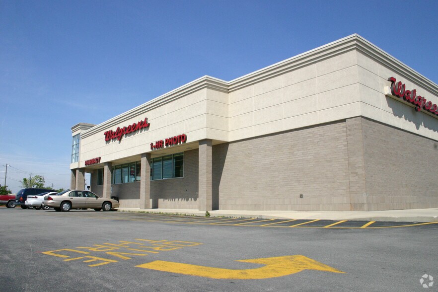 11020 Pendleton Pike, Indianapolis, IN à vendre - Photo de l’immeuble – Image 2 sur 3