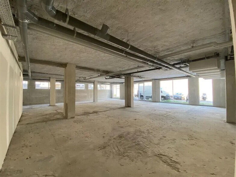 Local d'activités dans Ivry-sur-Seine à vendre - Photo de l’immeuble – Image 3 sur 8