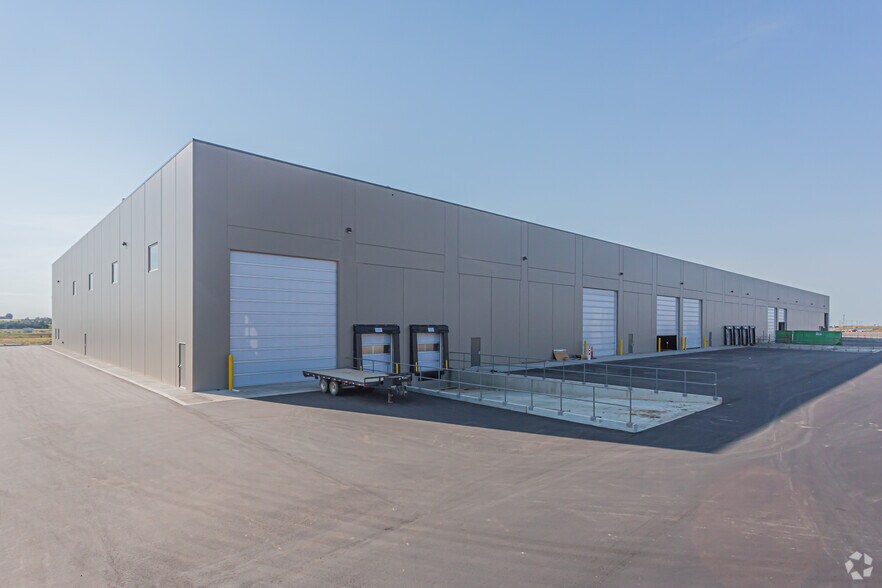 1075 36 Av, Nisku, AB à louer - Photo de l’immeuble – Image 2 sur 5