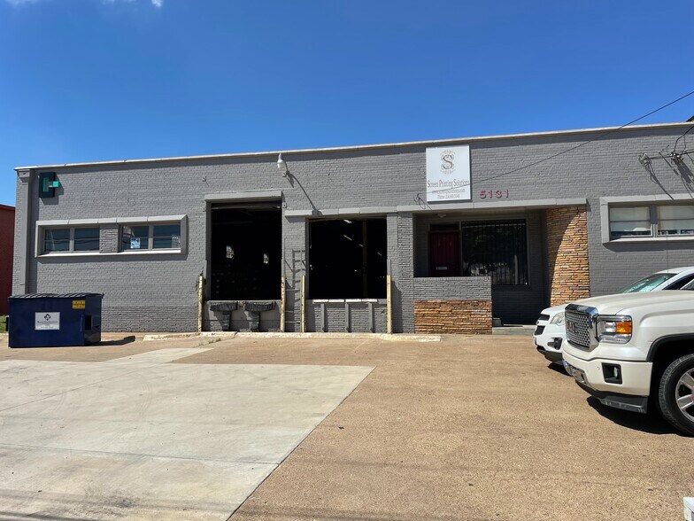 5131 Sharp St, Dallas, TX à louer - Photo de l’immeuble – Image 3 sur 18