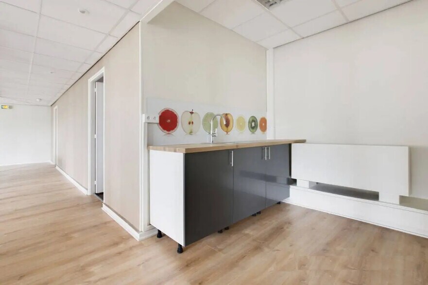 Bureau dans Saint-Cloud à louer - Photo de l’immeuble – Image 3 sur 6