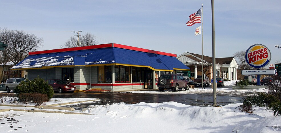 590 Roosevelt Rd, Glen Ellyn, IL à louer - Photo de l’immeuble – Image 2 sur 8