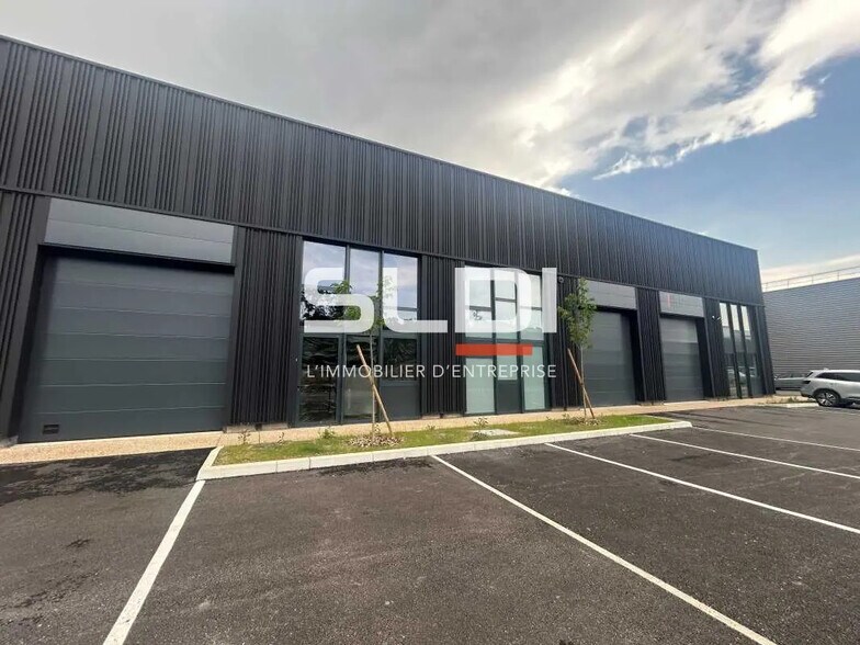 Local d’activités dans Trévoux à louer - Photo de l’immeuble – Image 3 sur 8