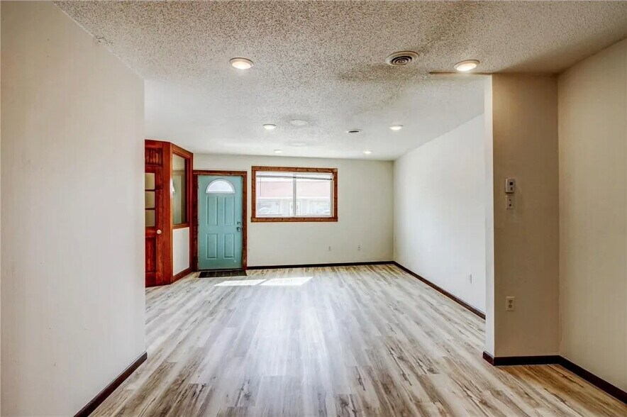 15 Main E St, Menahga, MN à louer - Photo de l’immeuble – Image 3 sur 10