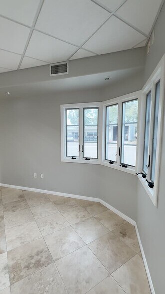 530 Metcalf, Conroe, TX à louer - Vidéo sur l’annonce professionnelle – Image 2 sur 2