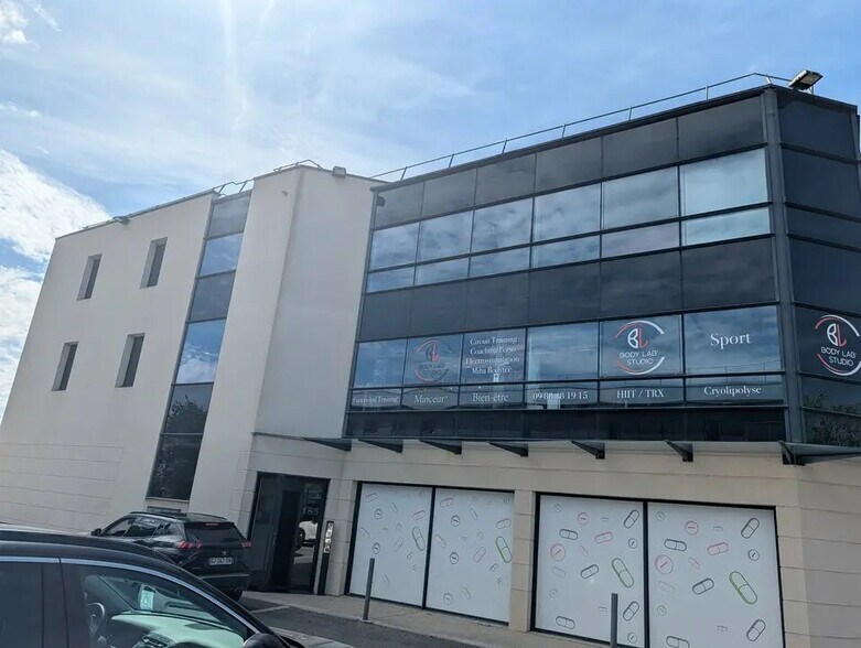 185 Rue Corindon, Éguilles à louer - Photo de l’immeuble – Image 1 sur 12