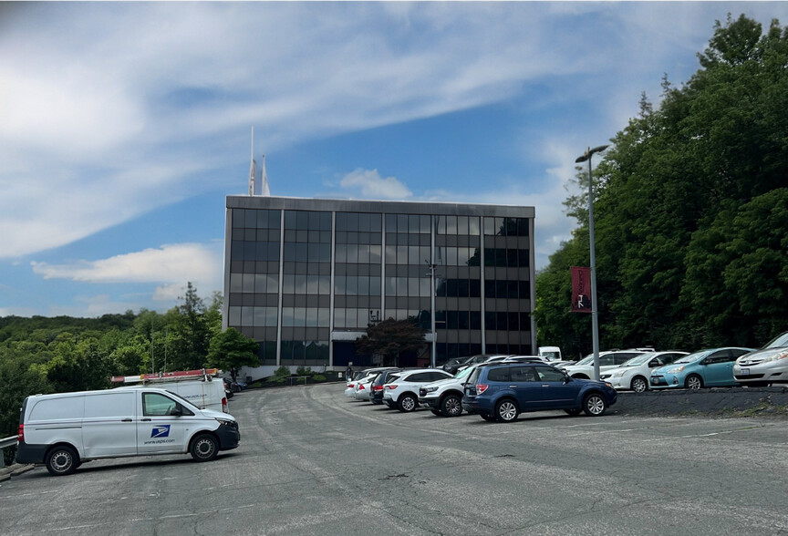 2300 Montana Ave, Cincinnati, OH à louer - Photo de l’immeuble – Image 1 sur 3