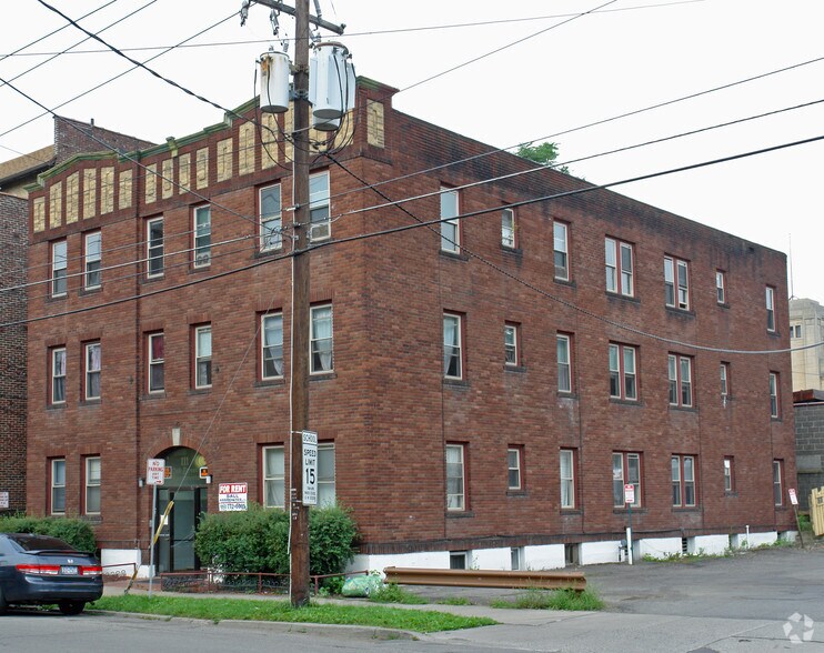 111 Oak St, Binghamton, NY à vendre - Photo principale – Image 1 sur 26