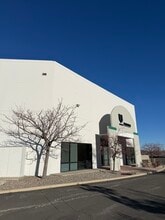 990 N Hills Blvd, Reno, NV à louer Photo de l’immeuble– Image 2 sur 2