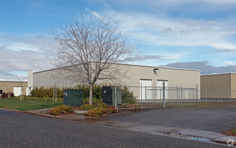 4545 Skyway Dr, Olivehurst, CA à louer - Photo de l’immeuble – Image 2 sur 4