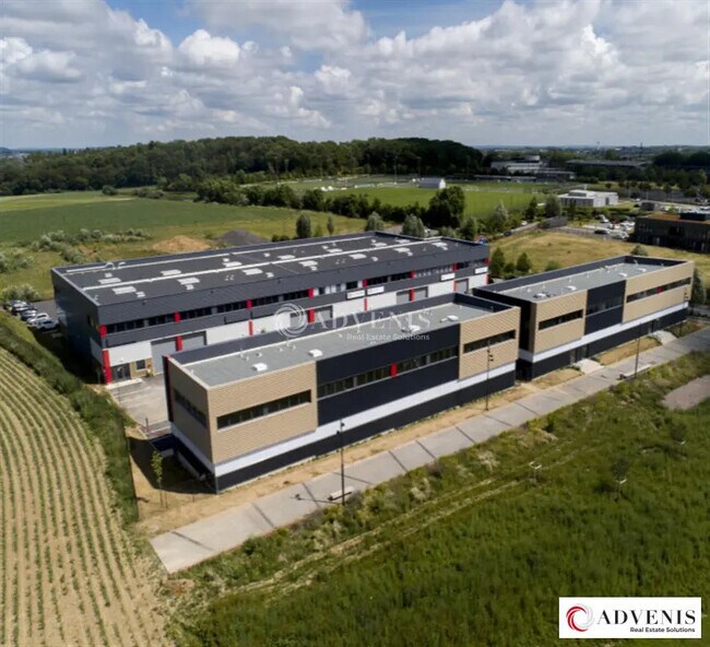 Plus de détails pour Local d'activités à louer