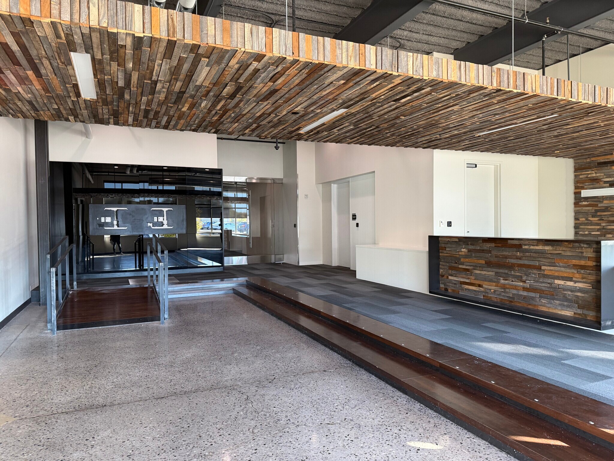 801 S 60th St, West Allis, WI à louer Photo de l’immeuble– Image 1 sur 8