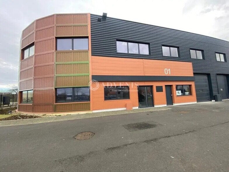 Bureau dans Buchelay à vendre - Photo de l’immeuble – Image 3 sur 12