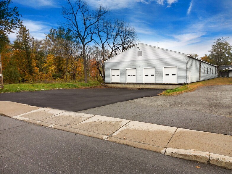 202 Canal St, Ellenville, NY à vendre - Photo de l’immeuble – Image 2 sur 8