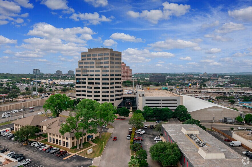 8023 vantage Dr, San Antonio, TX à louer - Aérien – Image 3 sur 6