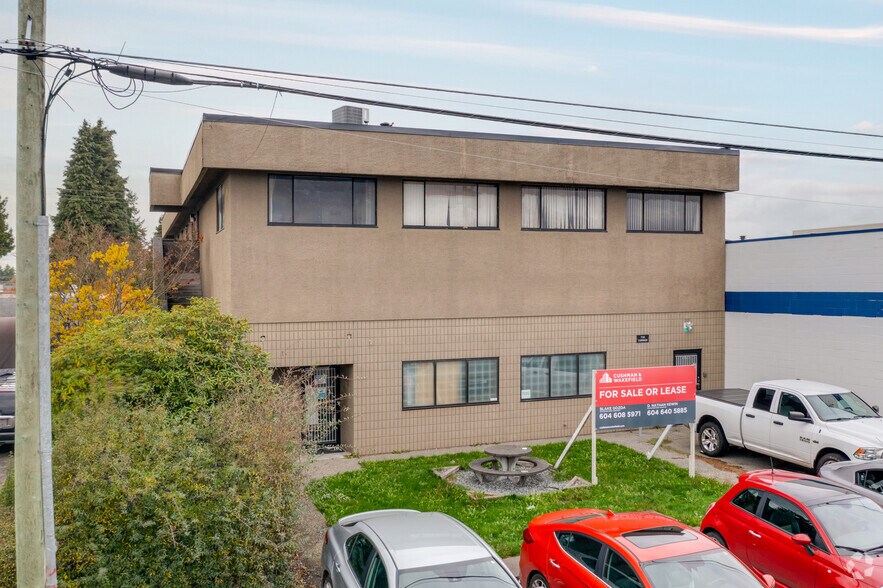 7123 Curragh Av, Burnaby, BC à louer - Photo de l’immeuble – Image 3 sur 13