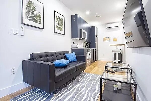 17-26 Woodbine St, Ridgewood, NY à vendre - Photo intérieure – Image 3 sur 6