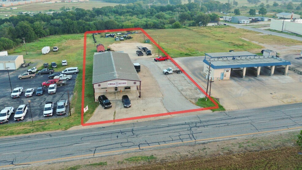 1505 E Sarah Dewitt Dr, Gonzales, TX à vendre - Photo de l’immeuble – Image 3 sur 10