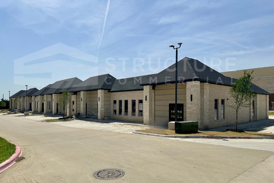 5121 S Custer Rd, McKinney, TX à louer - Photo de l’immeuble – Image 1 sur 6