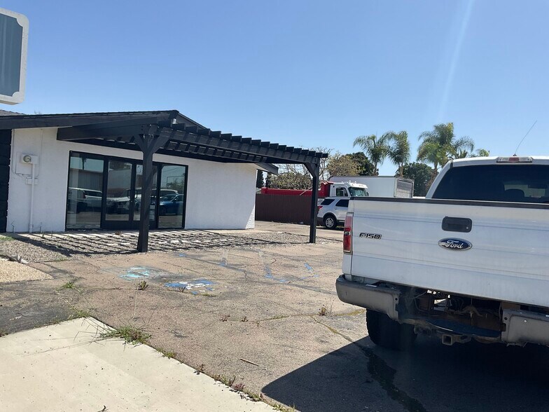 9325 Jamacha Blvd, Spring Valley, CA à vendre - Photo de l’immeuble – Image 2 sur 8