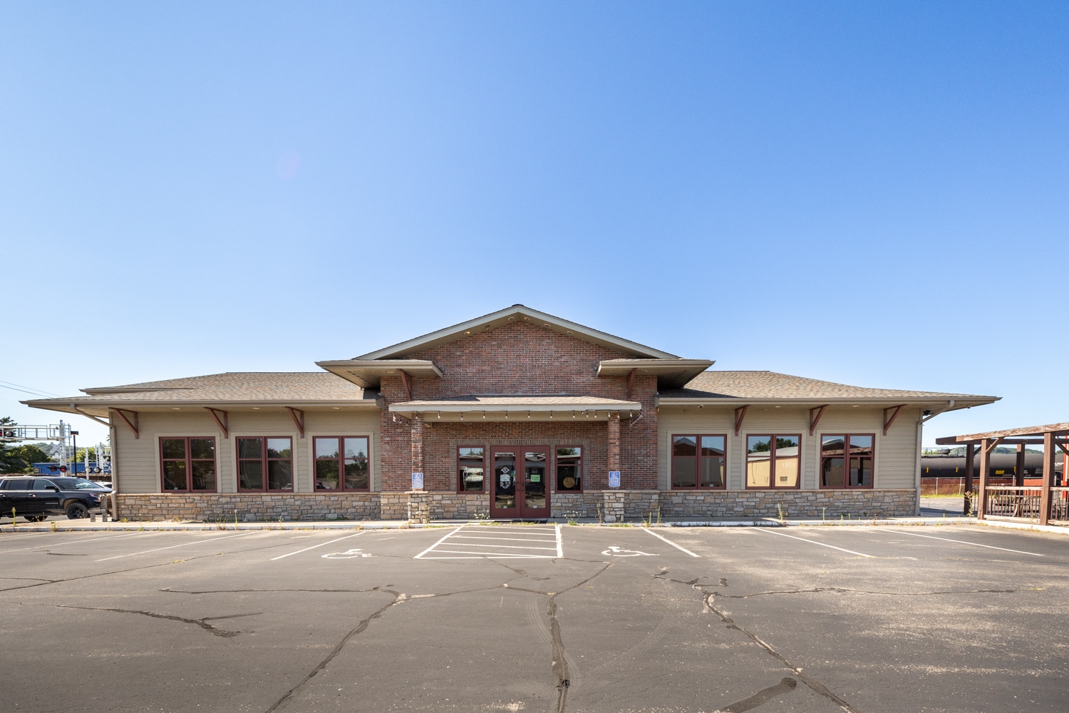 800 W Lyon Ave, Lake City, MN à louer Photo de l’immeuble– Image 1 sur 35