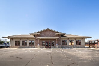 800 W Lyon Ave, Lake City, MN à louer Photo de l’immeuble– Image 1 sur 35
