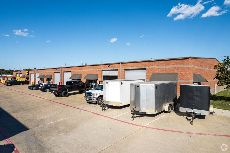 1671 Riverview Dr, Lewisville, TX à louer - Photo principale – Image 1 sur 6