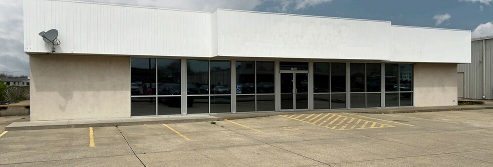 1306 Thelma Keller Ave, Effingham, IL à vendre - Photo de l’immeuble – Image 1 sur 6