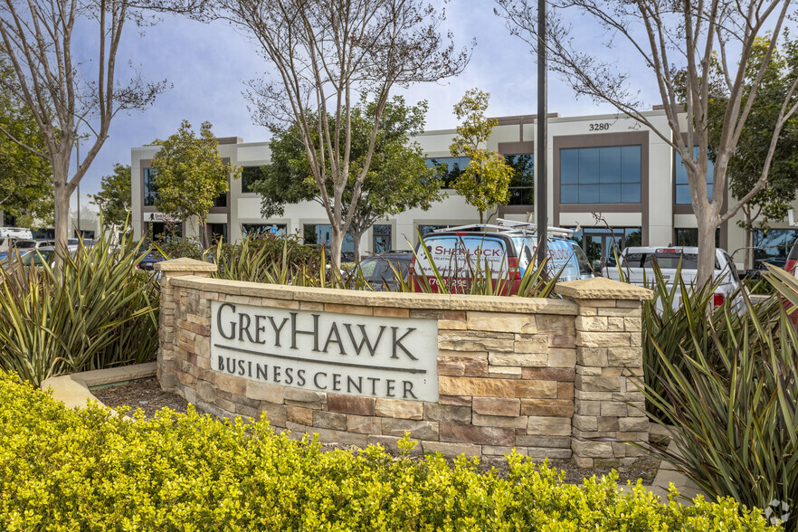 3282 Grey Hawk Ct, Carlsbad, CA à louer - Photo de l’immeuble – Image 3 sur 7