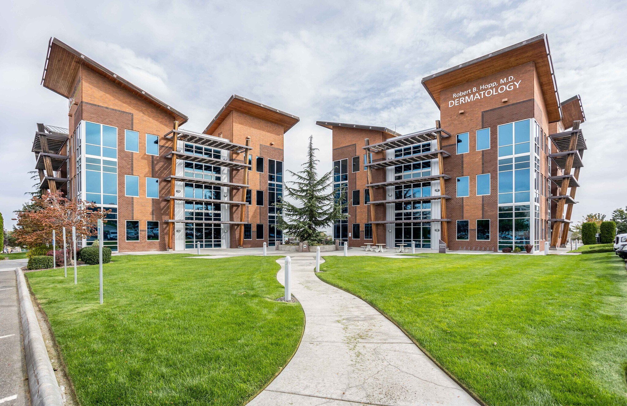 8905 W Gage Blvd, Kennewick, WA à louer Photo principale– Image 1 sur 4