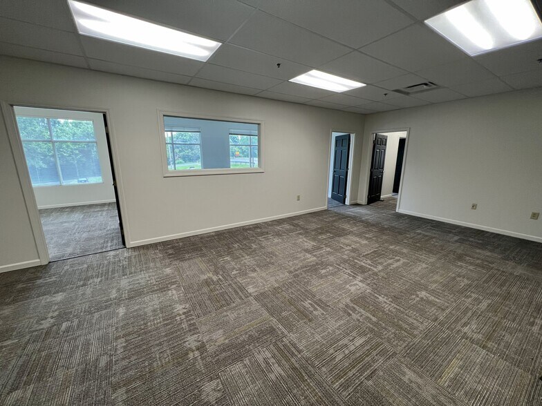109 S Northshore Dr, Knoxville, TN à louer - Photo de l’immeuble – Image 3 sur 10