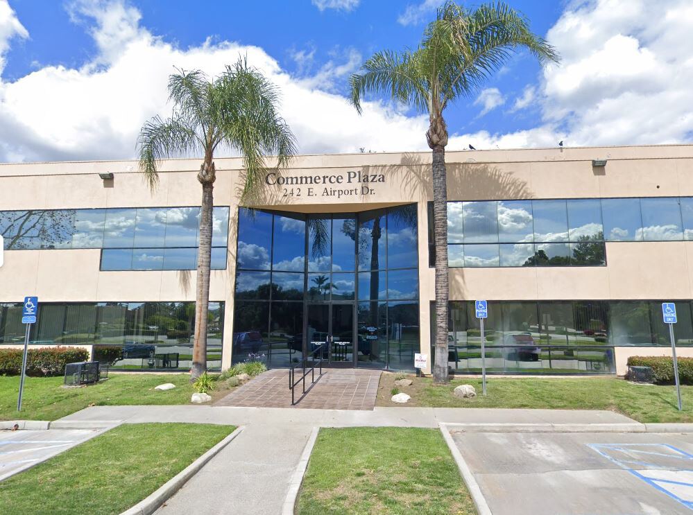242 E Airport Dr, San Bernardino, CA à louer Photo de l’immeuble– Image 1 sur 7
