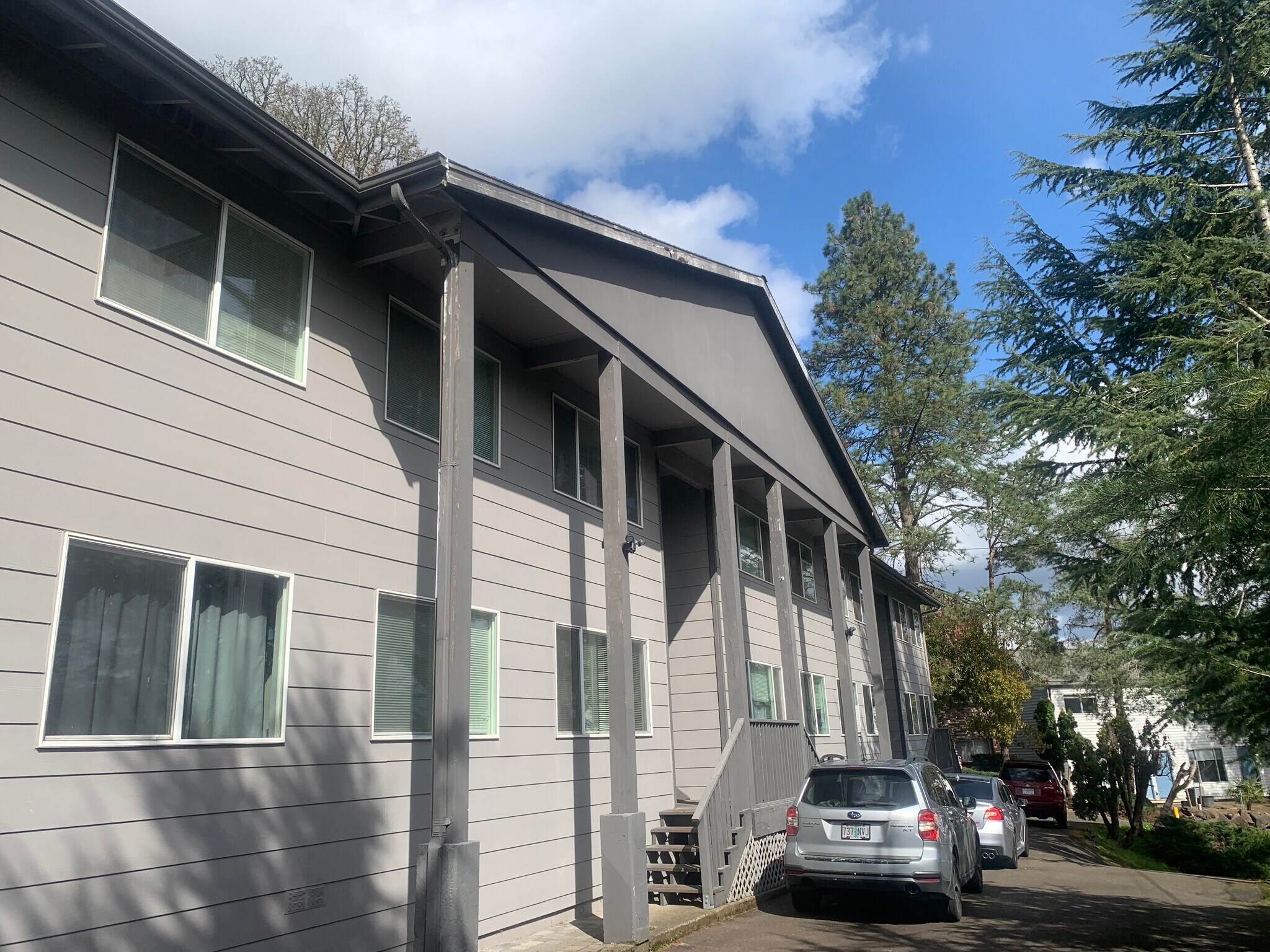 4700 Falls View Ave, West Linn, OR à vendre Photo de l’immeuble– Image 1 sur 24