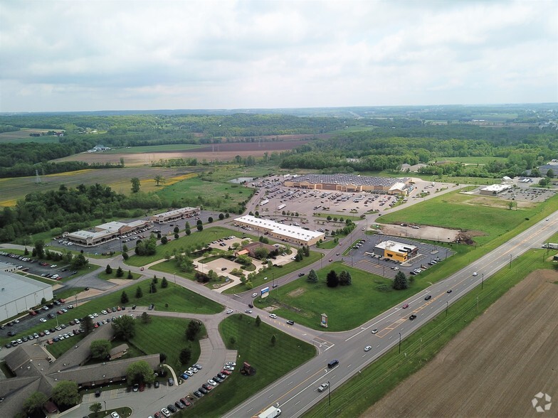 1996 E Main St, Ashland, OH à louer - Photo principale – Image 3 sur 7