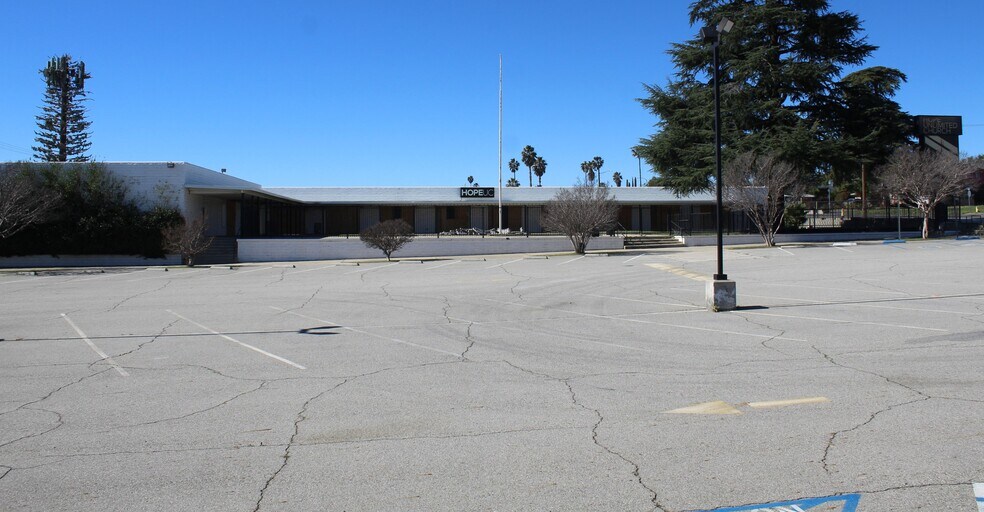 1170 W Ramsey St, Banning, CA à vendre - Photo de l’immeuble – Image 3 sur 5