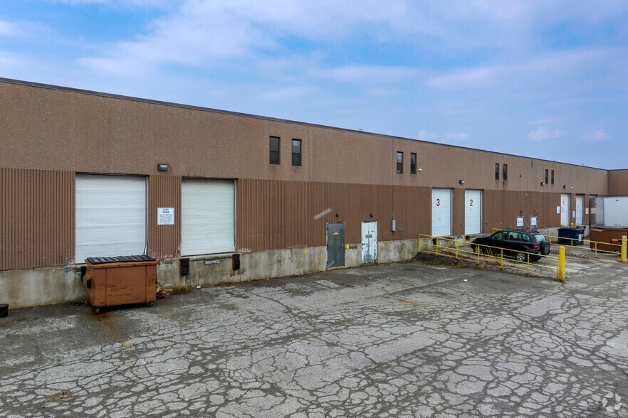 370 Tapscott Rd, Toronto, ON à louer - Photo de l’immeuble – Image 3 sur 5