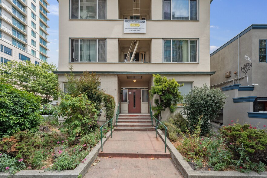 146 Grand Ave, Oakland, CA à vendre - Photo de l’immeuble – Image 2 sur 6
