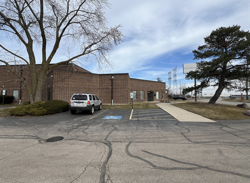 1340-1400 E Higgins Rd, Elk Grove Village, IL à louer - Photo de l’immeuble – Image 3 sur 7