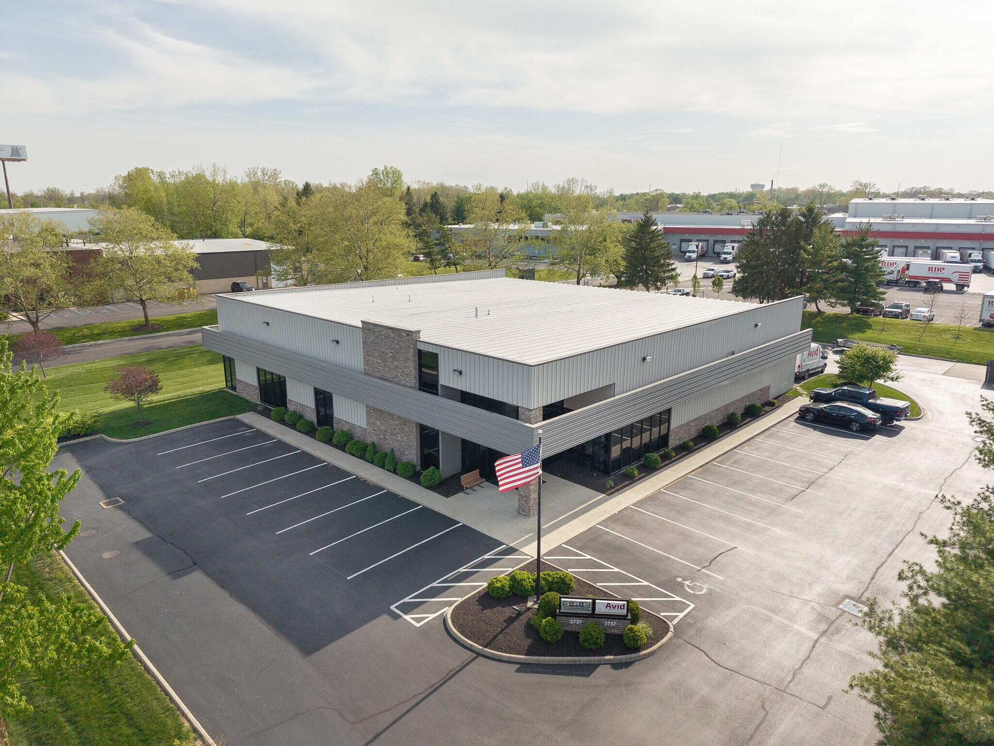 3737-3757 Parkway Ln, Hilliard, OH à louer Photo de l’immeuble– Image 1 sur 50