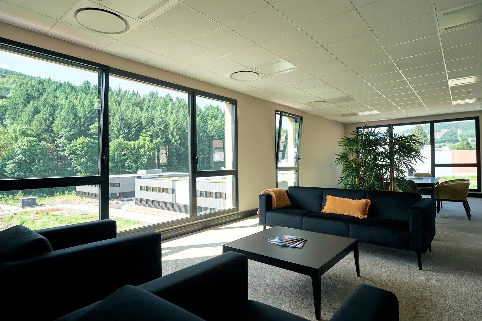 Bureau dans Tarare à louer Photo de l’immeuble– Image 1 sur 13