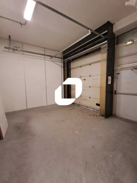 Bureau dans Clichy à louer - Photo de l’immeuble – Image 2 sur 8