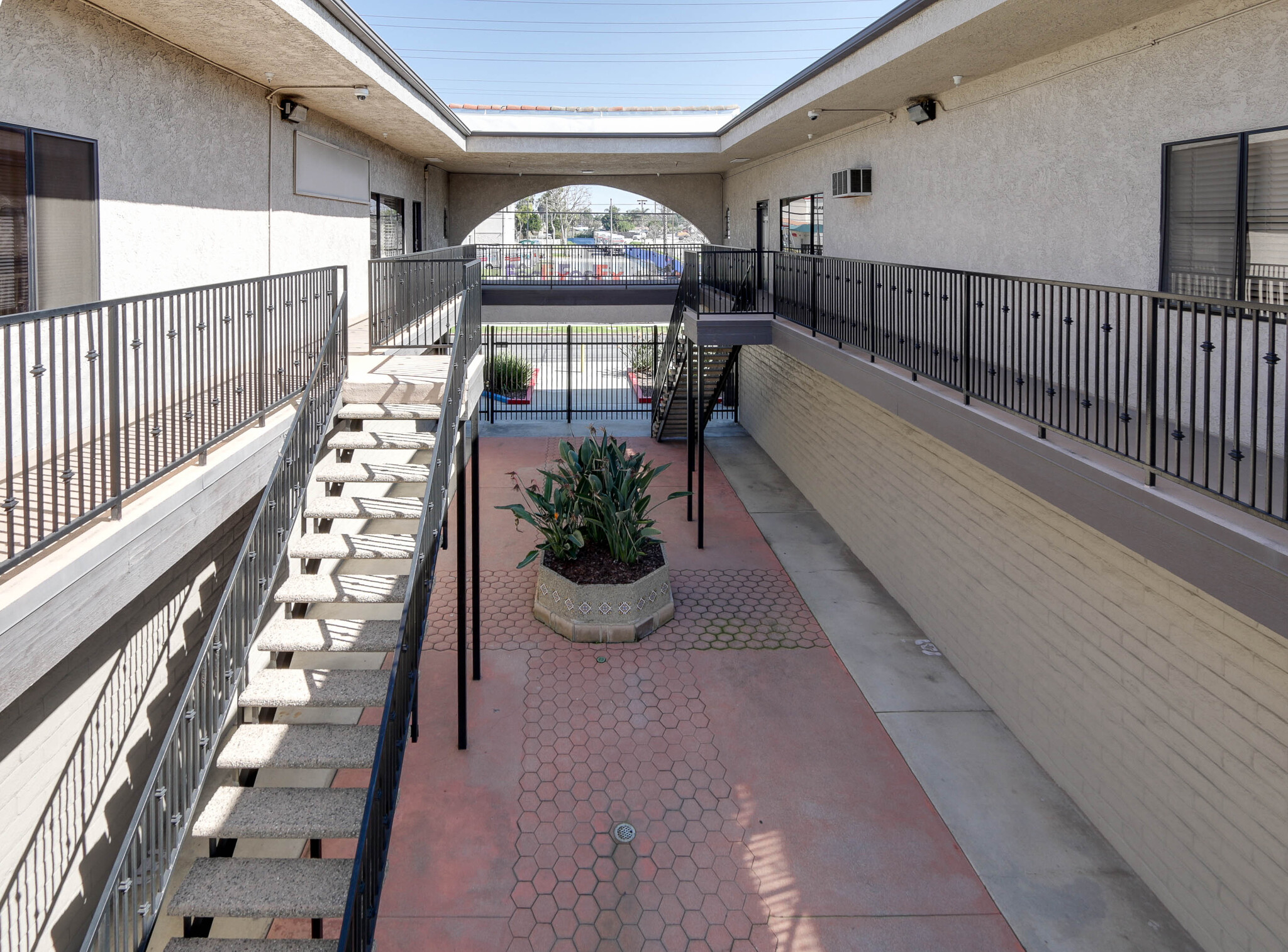 1011-1045 N Azusa Ave, Covina, CA à louer Photo de l’immeuble– Image 1 sur 4