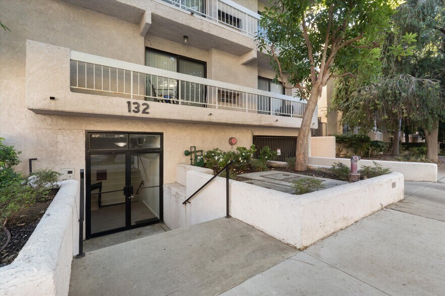 132 S Clark Dr, Los Angeles, CA à vendre - Photo de l’immeuble – Image 2 sur 22