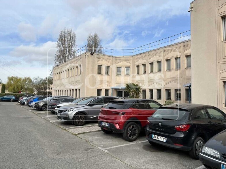 Bureau dans La Penne-sur-Huveaune à louer - Photo de l’immeuble – Image 1 sur 1