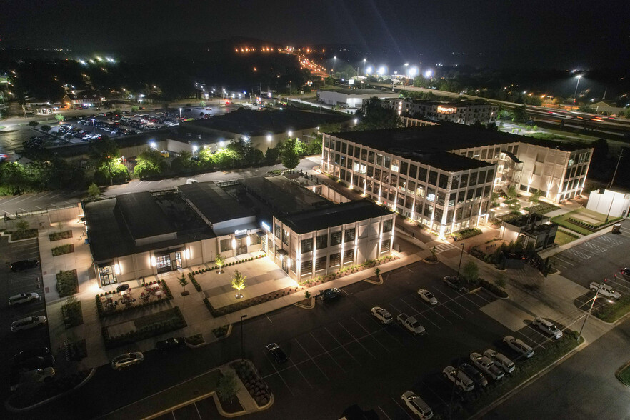 1300 Meridian St N, Huntsville, AL à louer - Photo de l’immeuble – Image 1 sur 12